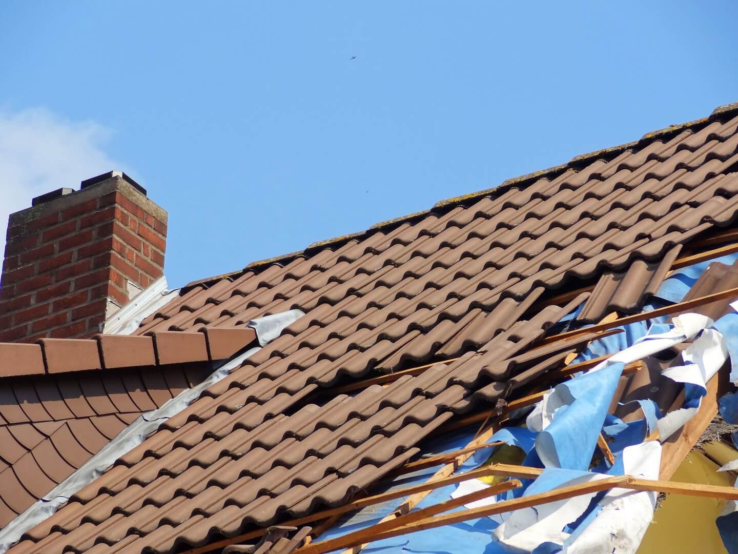 roof-storm-tile-roofer-thunderstorm-damage-919961-pxhere.com (1)