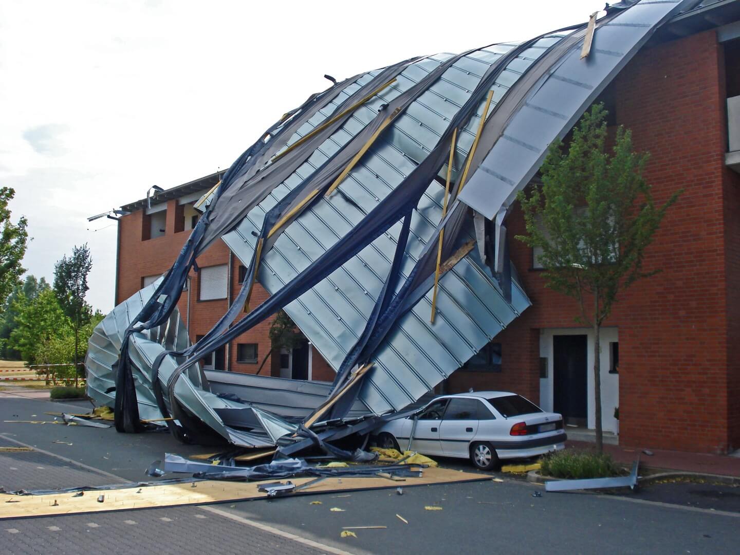 roof-vehicle-storm-facade-tornado-thunderstorm-916670-pxhere.com (1)