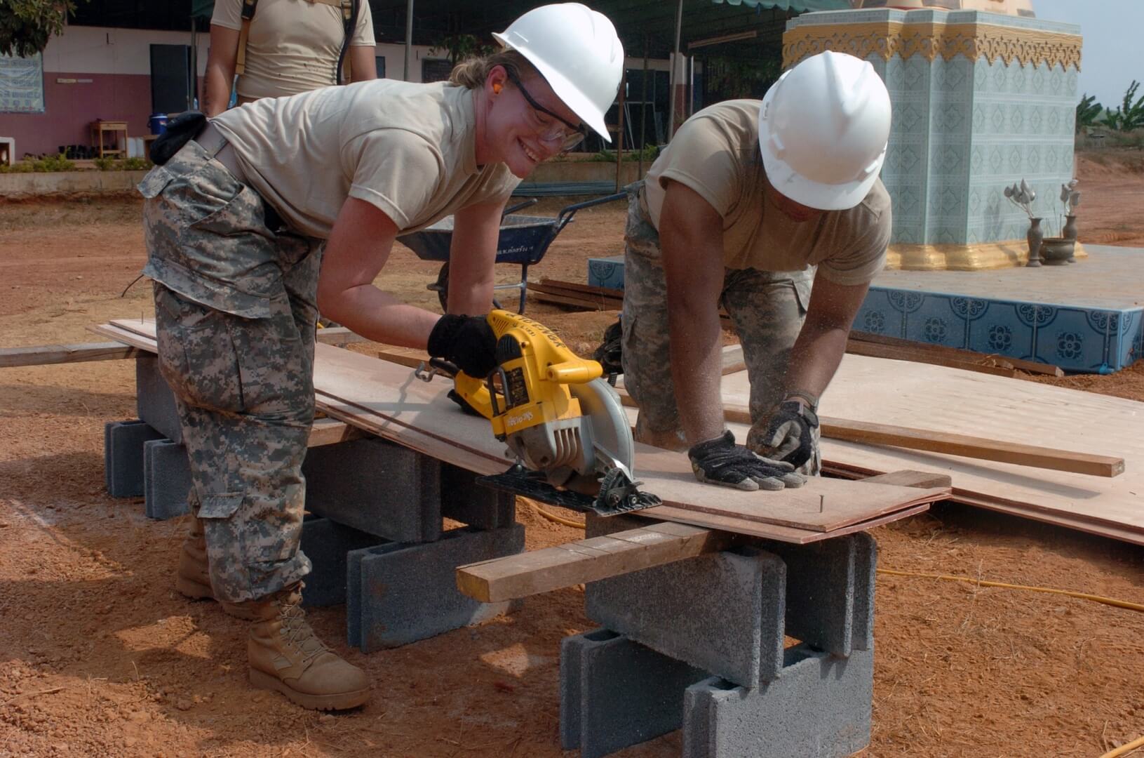 wood-building-asphalt-construction-industrial-saw-746988-pxhere.com (1)