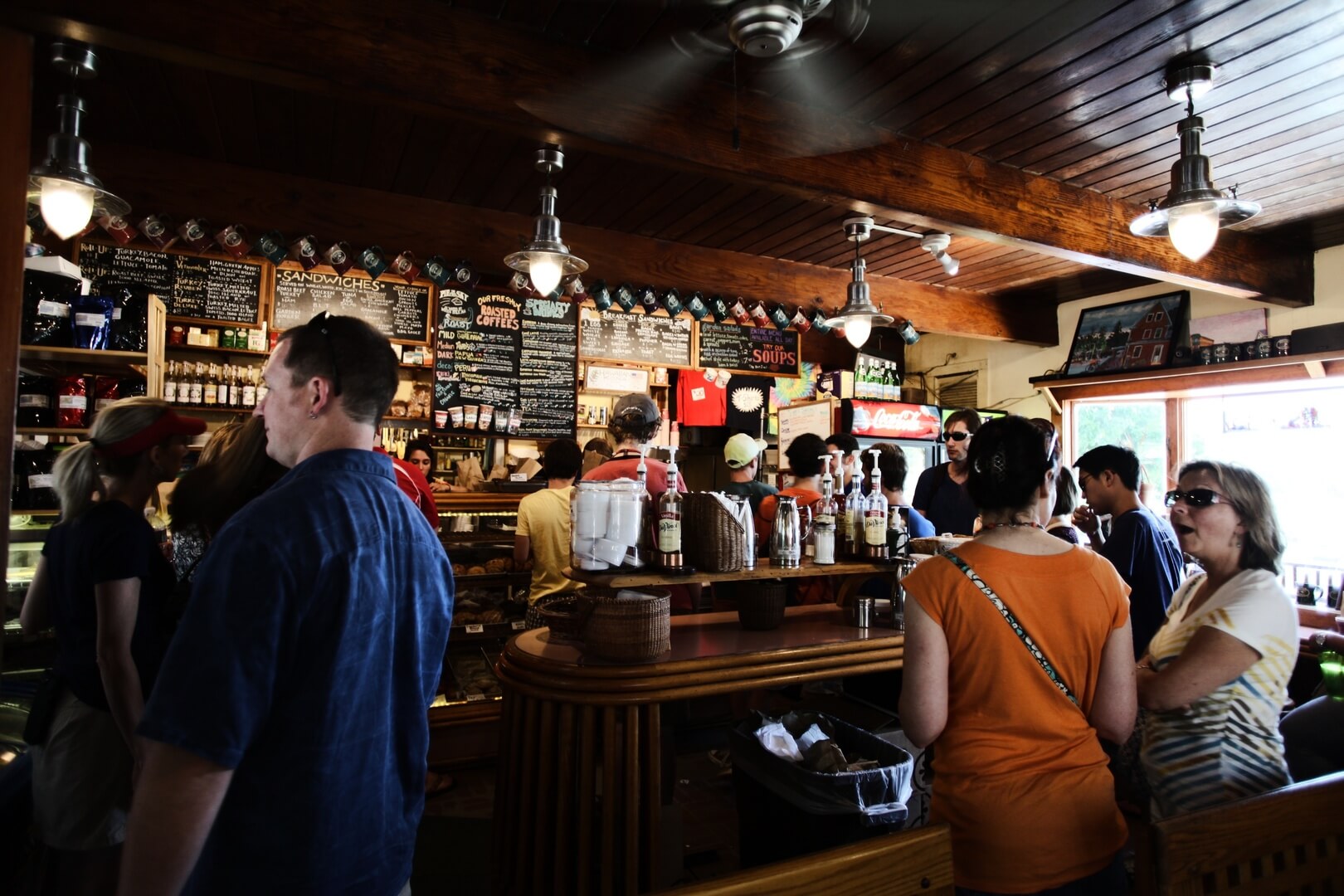 man-person-coffee-shop-restaurant-social-bar-271-pxhere.com (1)